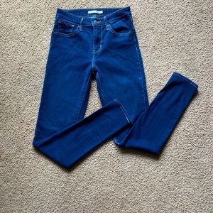 Levi High Rise Skinny Jean size 26